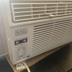 Accepting offers for AC fan BLACK+DECKER installed 20 minutes ago and never used. 10,000 BTU inverter AC fan, ok, for 450 sq. ft., ENERGY STAR certifi