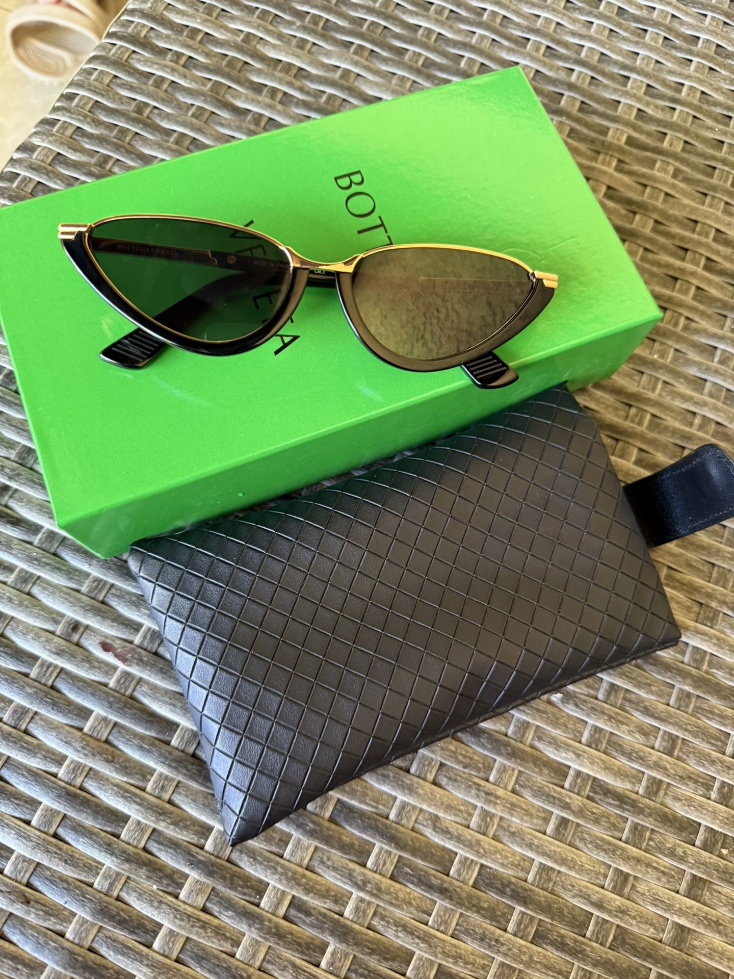 sunglasses bottega veneta