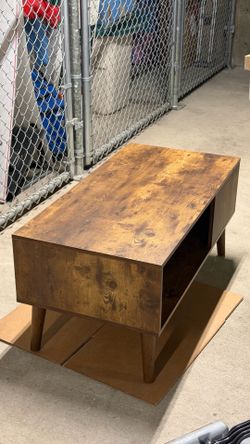 Coffee Table – Rustic Wood Finish – Excellent Condition