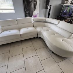 Curved Sectional W/ Adjustable Headrests 🛋️