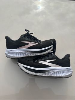 Brooks ghost shoes women’s size 7.5