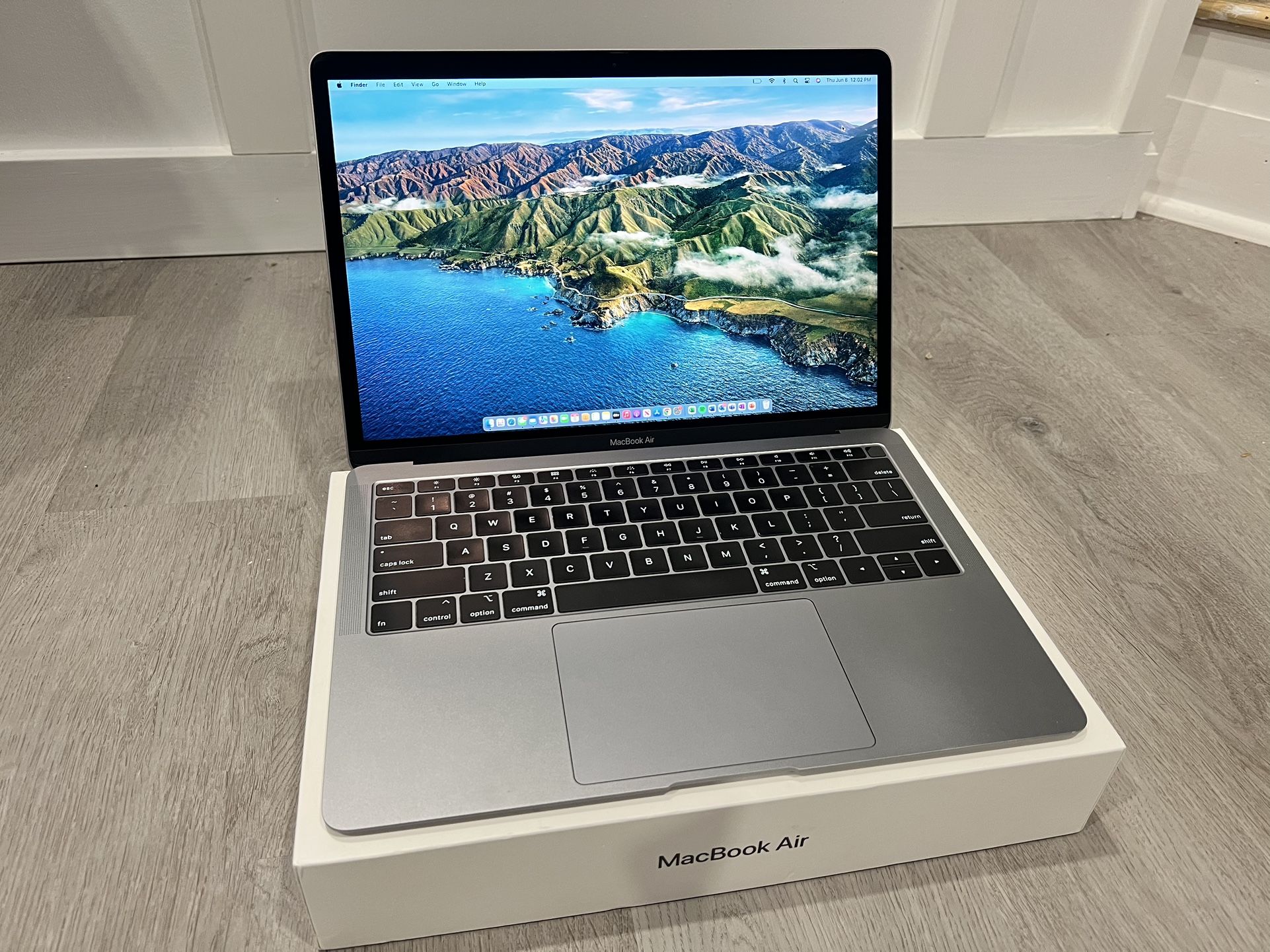 Macbook Air (Retina, 13-inch, 2019) 250GB of storage