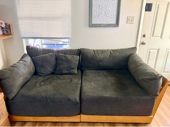 Dark Green Couch – Comfortable & Functional