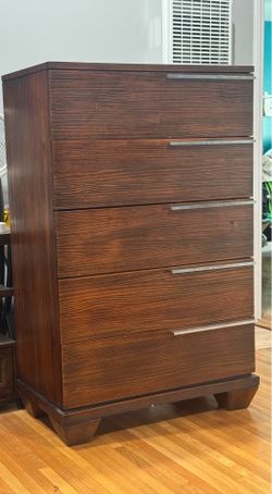 Dresser Pickup in Carson