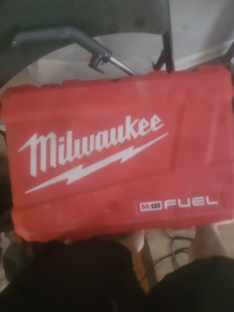 Milwaukee M18 Fuel Drillndriver Set