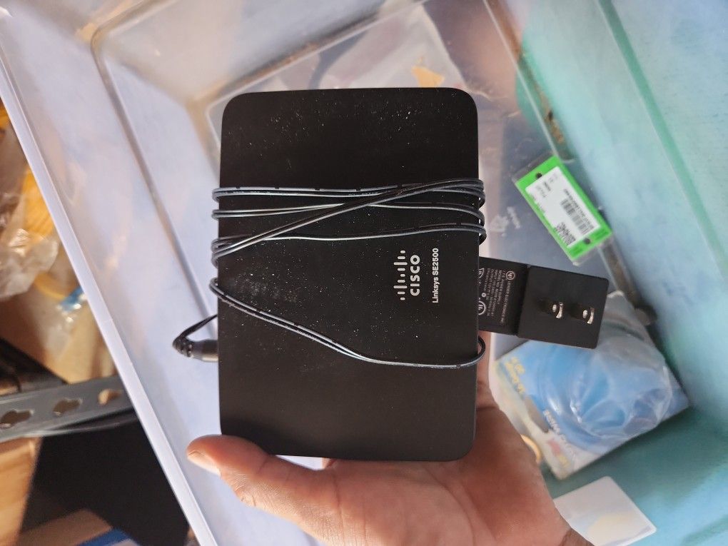 Linksys SE2500 5-Port Gigabit Ethernet SwitchLinksys SE2500 5-Port Gigabit Ethernet Switch
