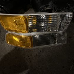 1(contact info removed) 1(contact info removed) Toyota Rav 4 Tail Lights Turn Signals 