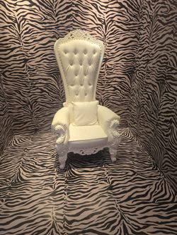 White throne chair