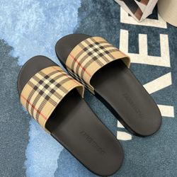 BURBERRY Beige Check Pool Slides