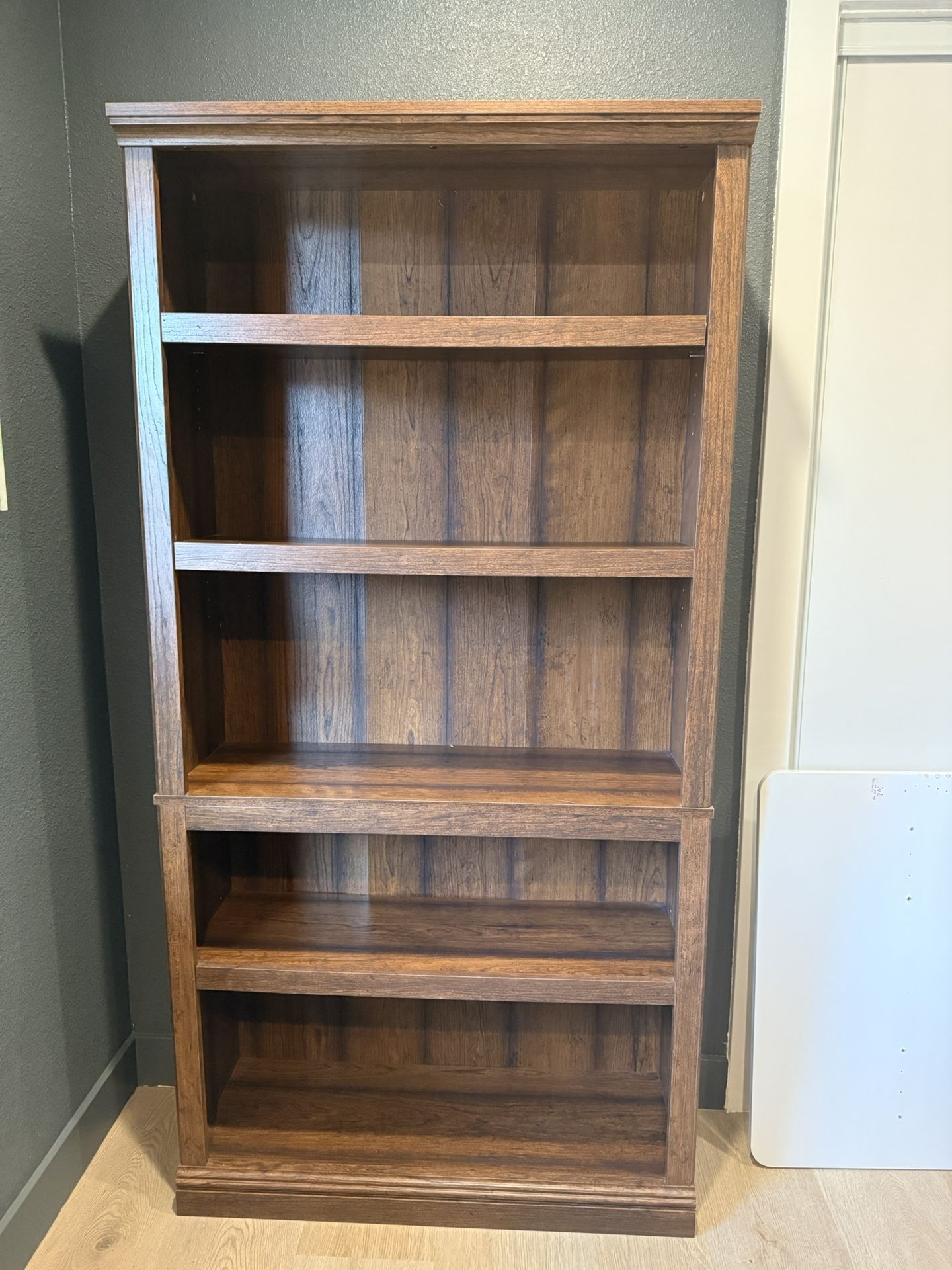 Bookshelf / Bookcase