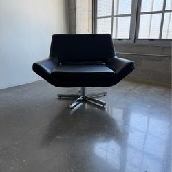 Modern / minimalist Wade Logan Black Leather Swivel Chair