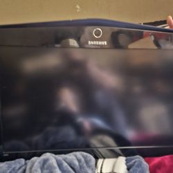 32 Inch Samsung Tv Working No Issues Comes With Wall Mount And Wall Mount Plate Complete 