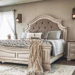 Brand New/Realyn Chipped White King Size Bed Frame Cama///Queen Size Available//Mattress Sold Separately 