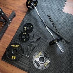 Gold’s Gym Weight Plates and Bar