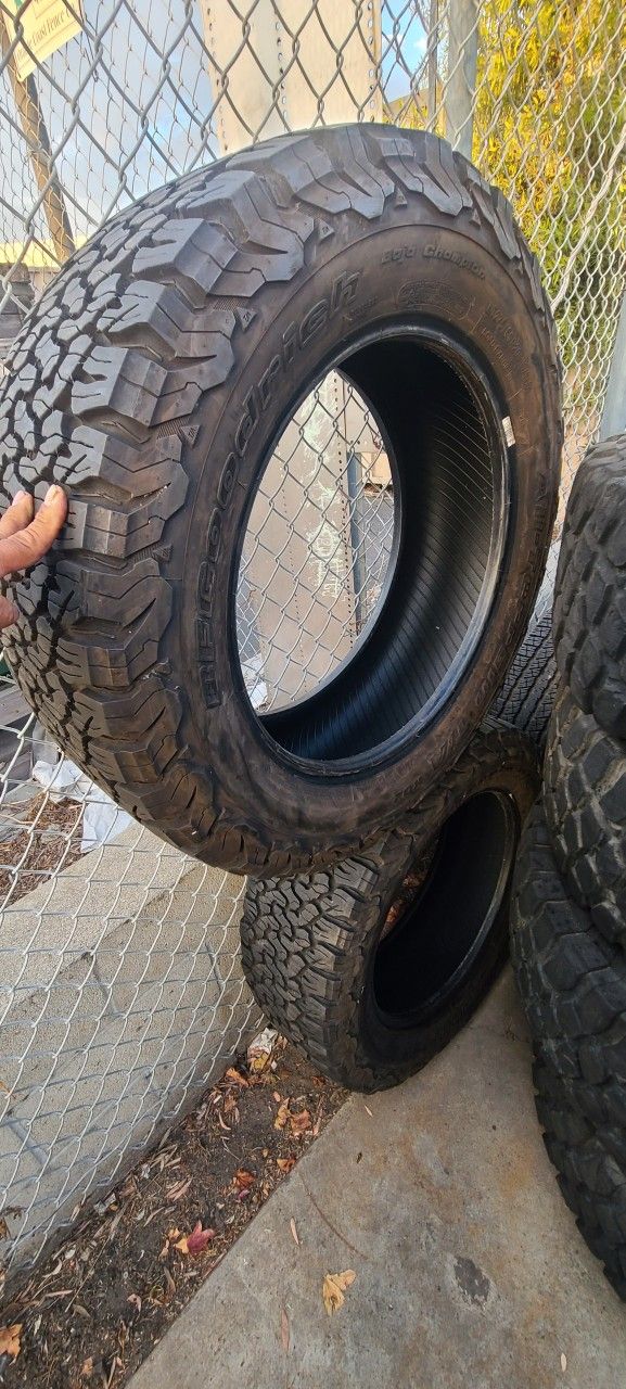 (2) LT275/60R20 BFGoodrich 