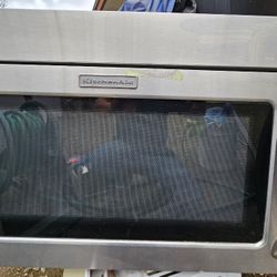 gas stove comes with microwave in good condition