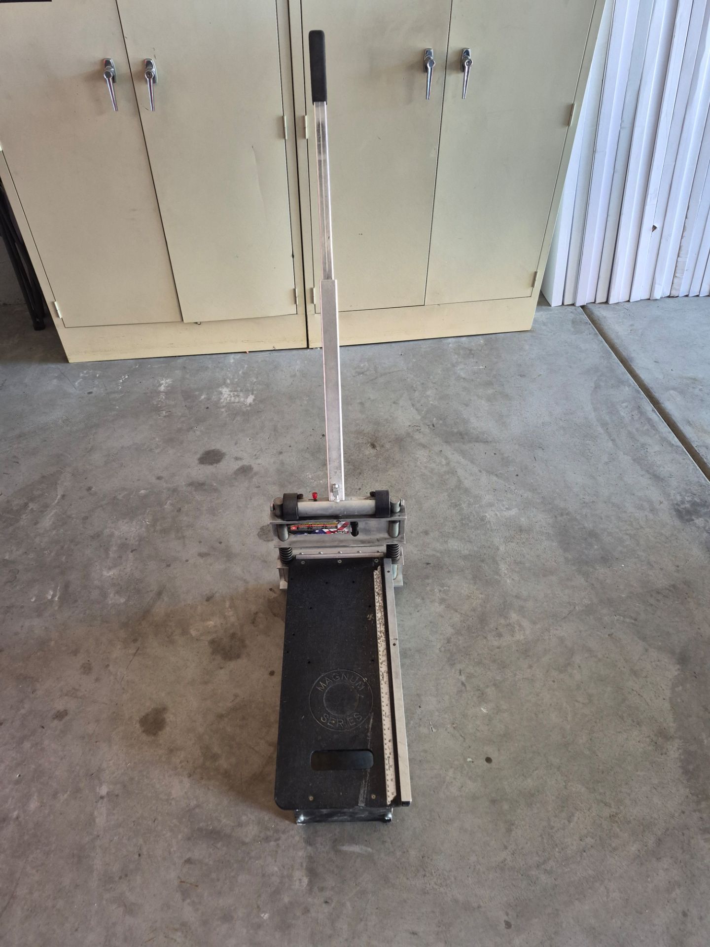 9 inch Bullet Magnum lvp vinyl plank laminate wood cutter