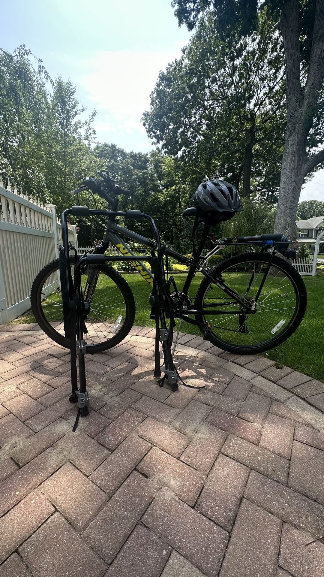 Nishiki 26” Men’s Bike +Helmet+Car Rack + Air pump for Sale in Middle