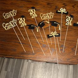 16 Piece Graduation Center Pieces 