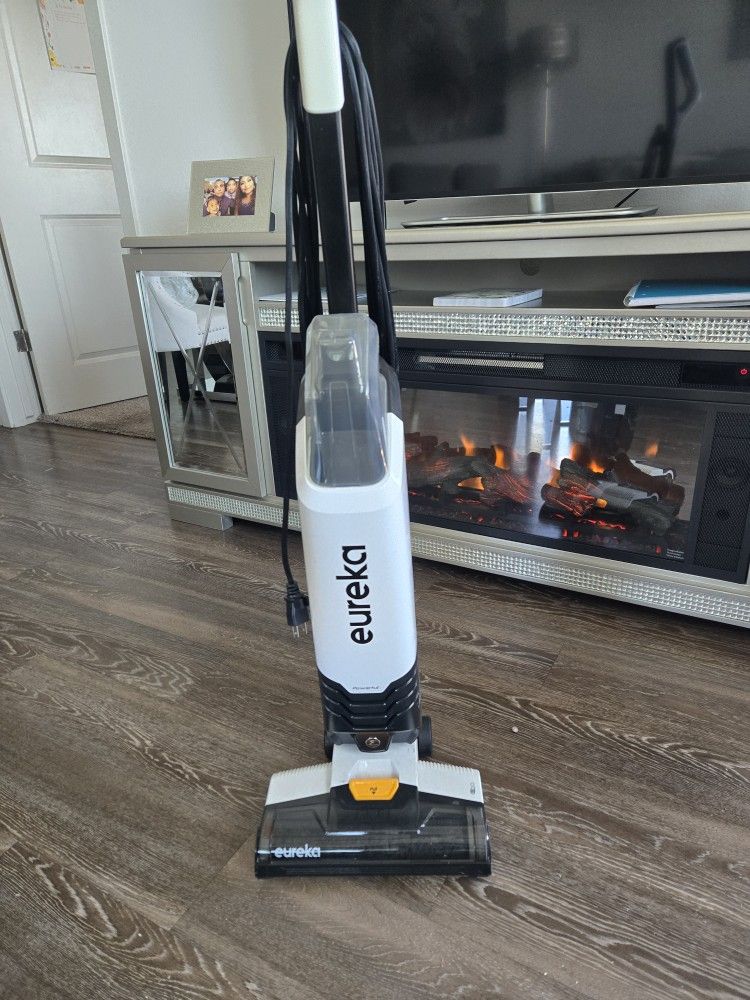 Eureka Vacuum Cleaner Amd Mop All In One ! $55