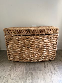 Large Woven Wicker Storage Basket with Lid
