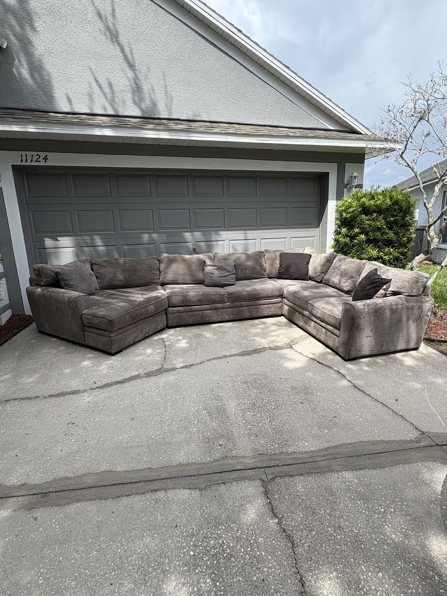 FREE DELIVERY! Harvertys Gray Sectional