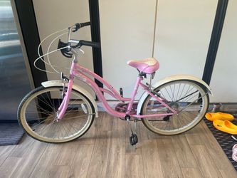 Schwinn pink women beach cruiser bike