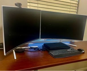 In new condition Acer High Res 32” curved screen Gaming Monitor
