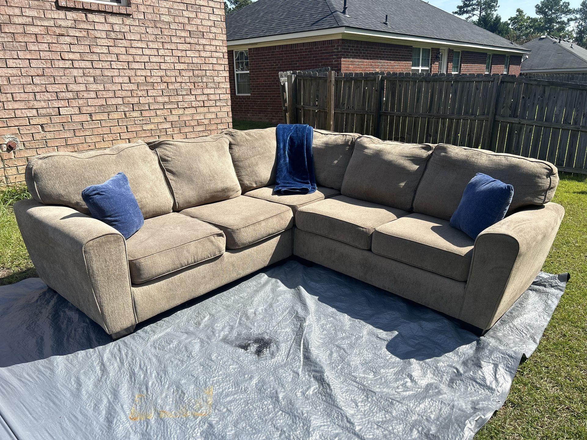 Sectional Couch *FREE DELIVERY*