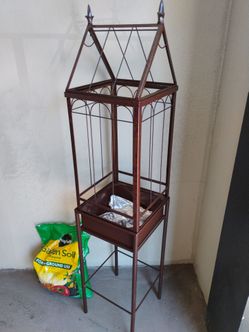 Tall Metal Garden Planter Stand with Trellis pickup only cash