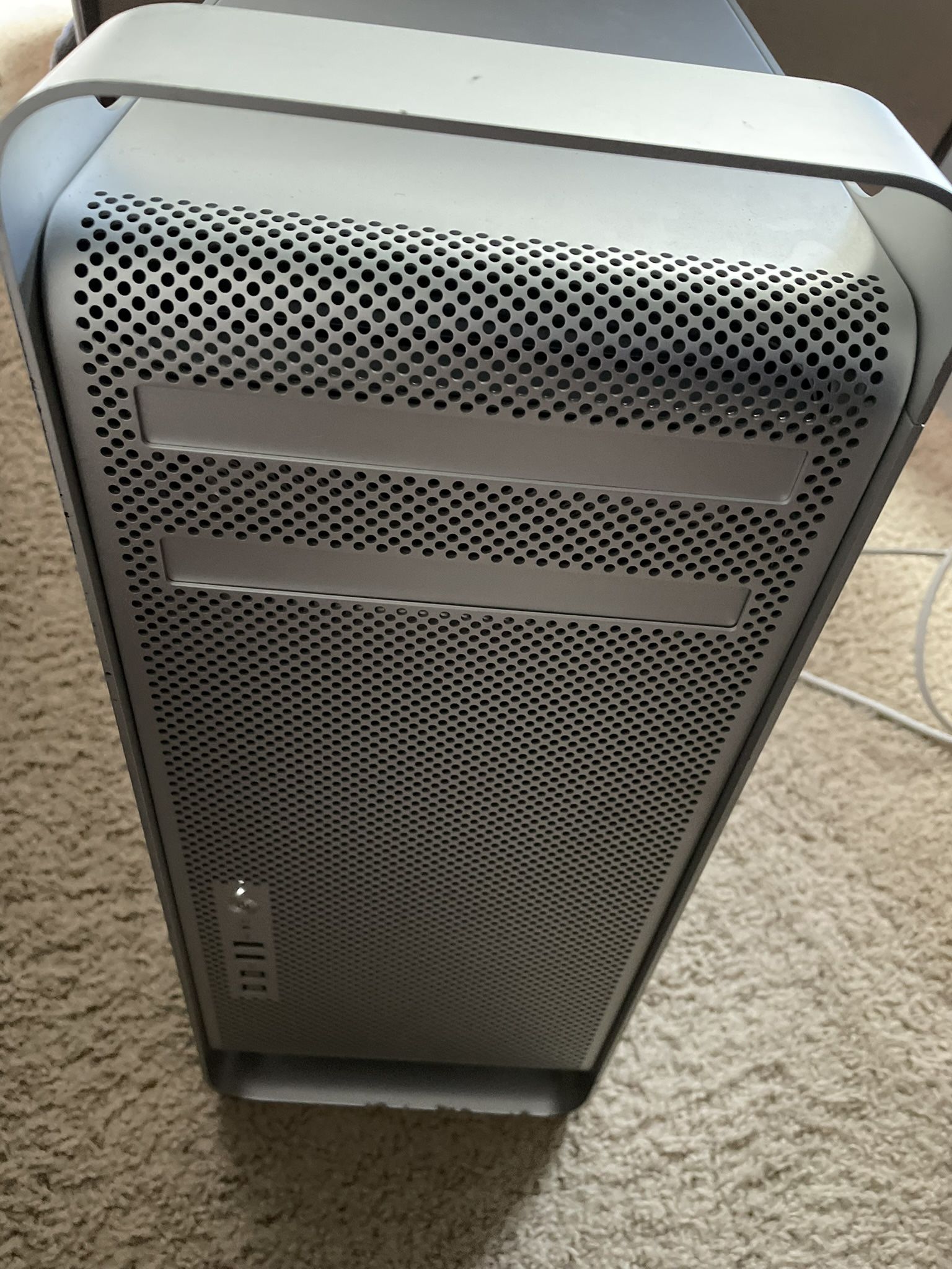 Mac Pro (Mid 2012) Dual 6-Core Intel Xeon x5690 16GB RAM 8 TB HDD ATI