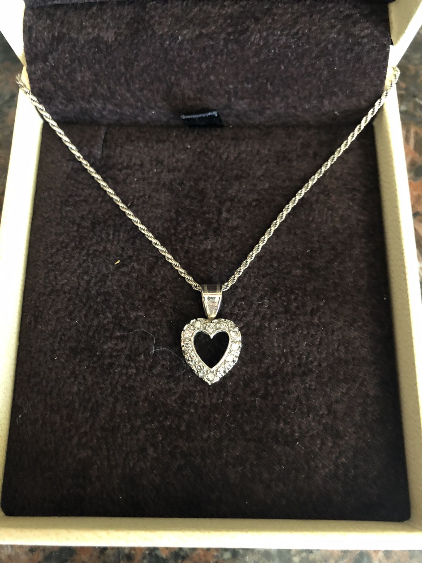 Diamond/white gold heart necklace