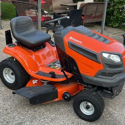 Husqvarna YTH18542 42 Inch Gas Riding lawn mower