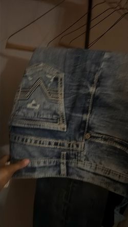 Light Wash Denim Jeans with Decorative Stitching