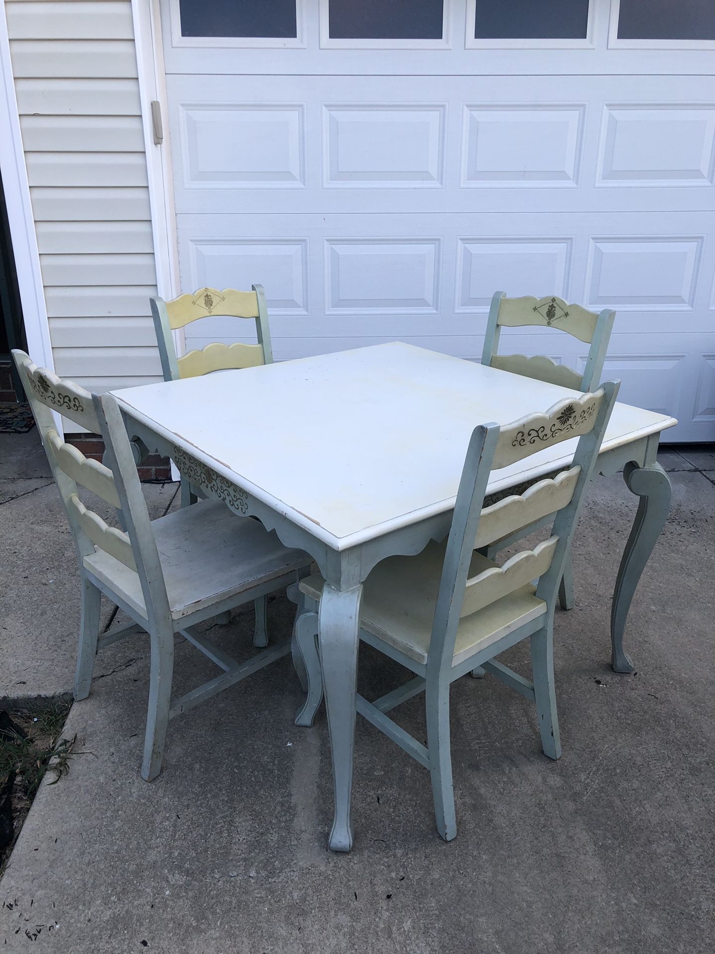 Pier 1 Imports Kitchen Table With 4 Chairs