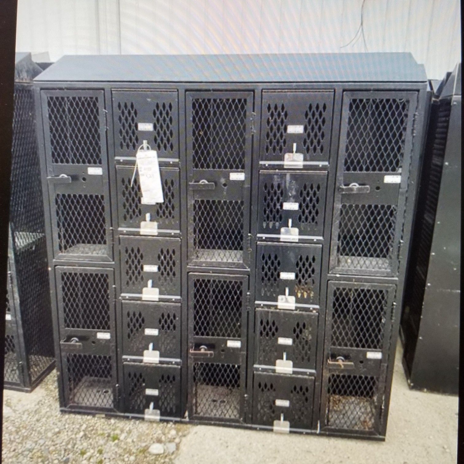 16 Heavy Duty locker compartments, cubbies
