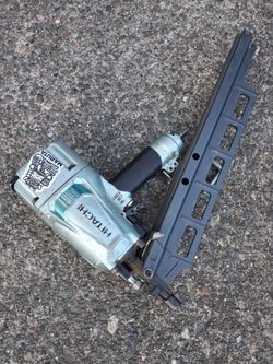 Hitachi Matobo NR83A5 3.25in 21deg Framing Stud Nailer Excellent Condition. Pick up fremont sea. No low ball offers please. No trades. Many other tool
