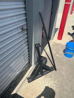 Wall mount pull up bar