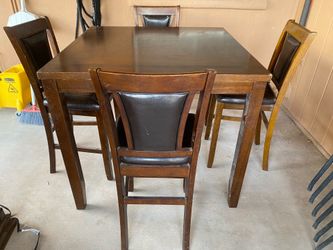 Table & chairs