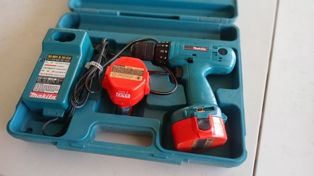 Makita 6233D Cordless Drill