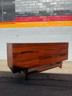 Mid-Century Modern Sculpted Walnut 9-Drawer Dresser / Credenza with Brass Inlay Legs
