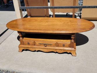 Traditional Oval Wood Coffee Table with Drawer