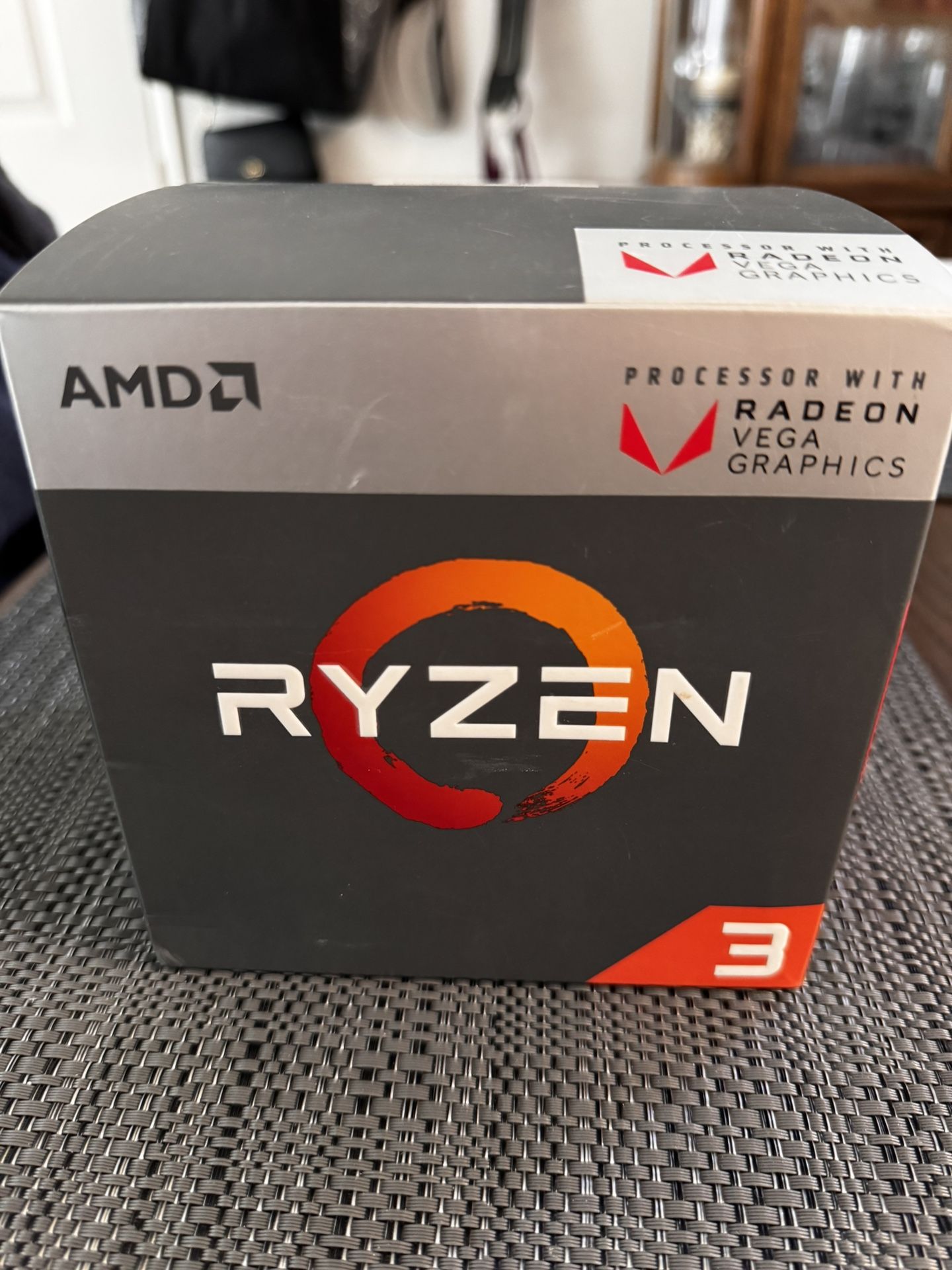 AMD Ryzen 3 2200G