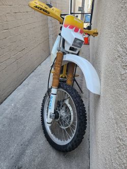 Suzuki Dr 250.