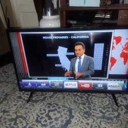 Vizio Smart LED TV 32" Inch 1080p Smart TV E32-C1 Remote control Includes 