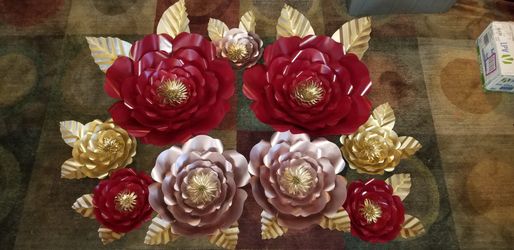 Paper flowers and paper roses. Flores de papel