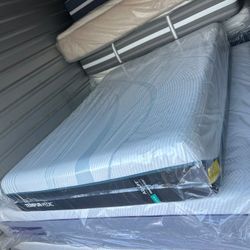 Full Size Mattress Tempur Pedic 