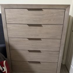 Living Spaces Dresser great Condition!  