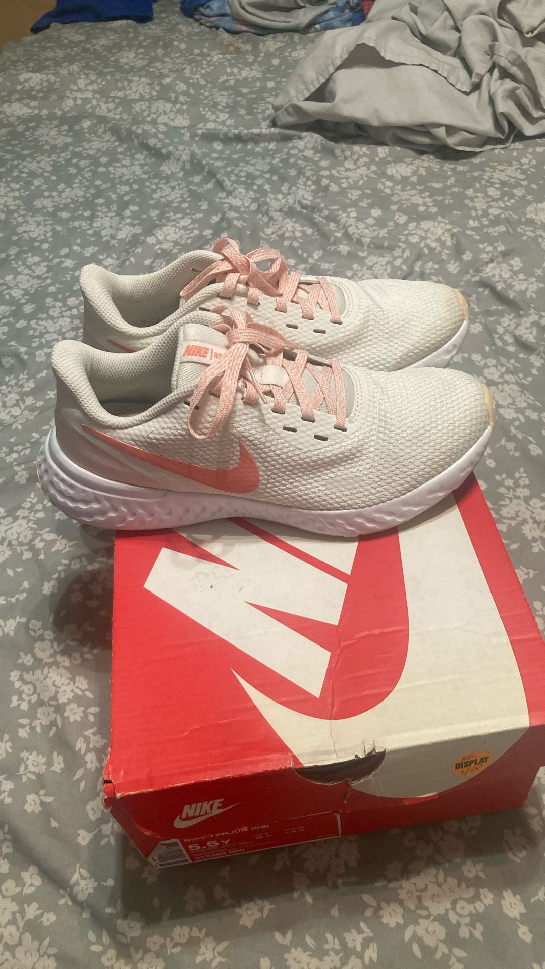 Women’s Nike Size 6