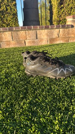 Kids football cleats